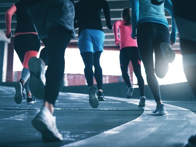 深蹲训练可改善跑步状态和预防运动伤害？USATF认证教练指出这样做才正确